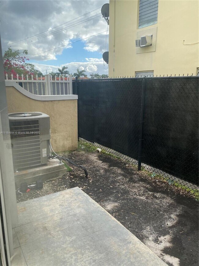 Building Photo - 2032 NE 167th St  3-134 North Miami Beach ...