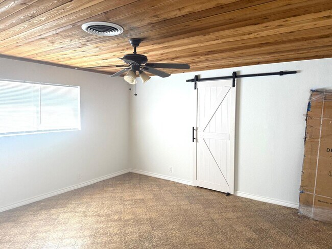 Building Photo - 608 Sesame Ln