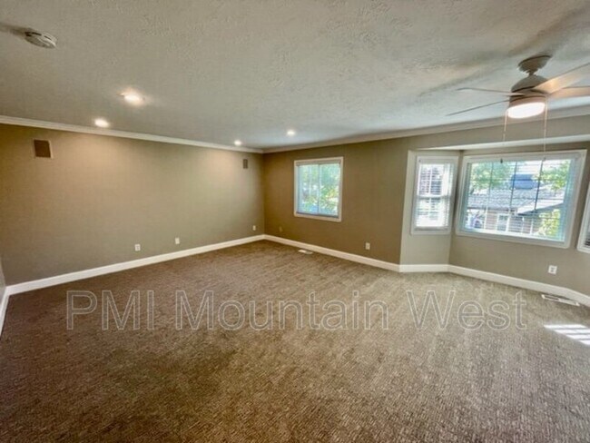 Building Photo - 499 N 200 W
