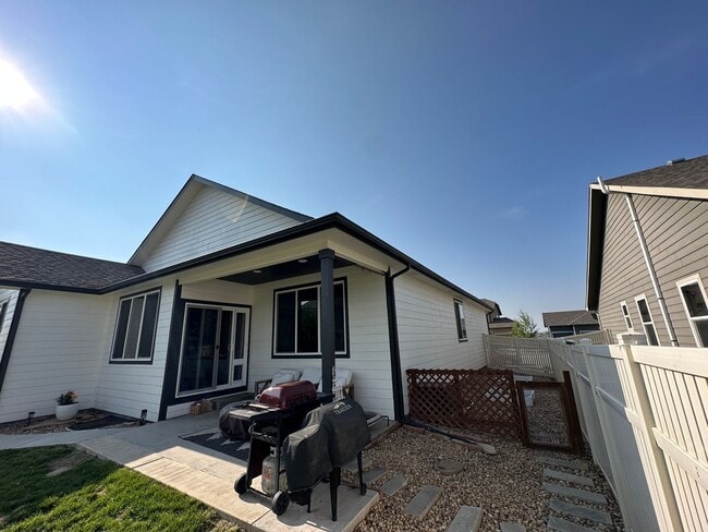 Building Photo - Spacious 3BR House in Firestone