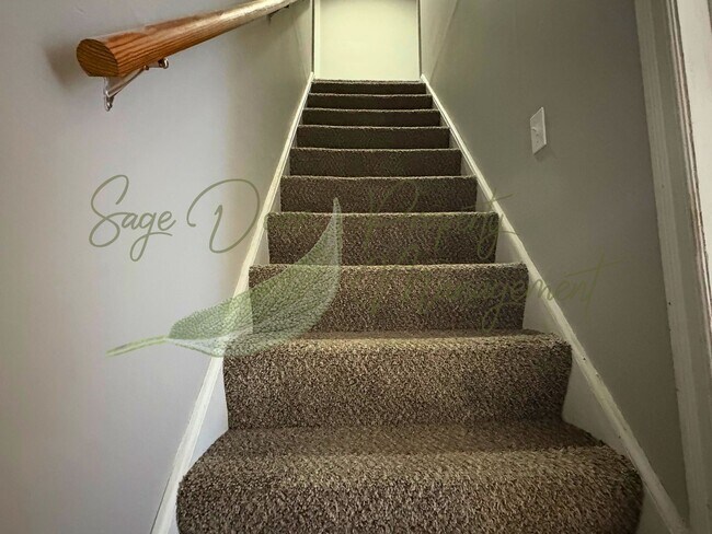 Building Photo - CHARMING HOME WITH GARAGE, LARGE BASEMENT,...