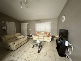 Building Photo - COMING SOON!!!Charming Northwest Ocala Rental – Spacious, Comfortable