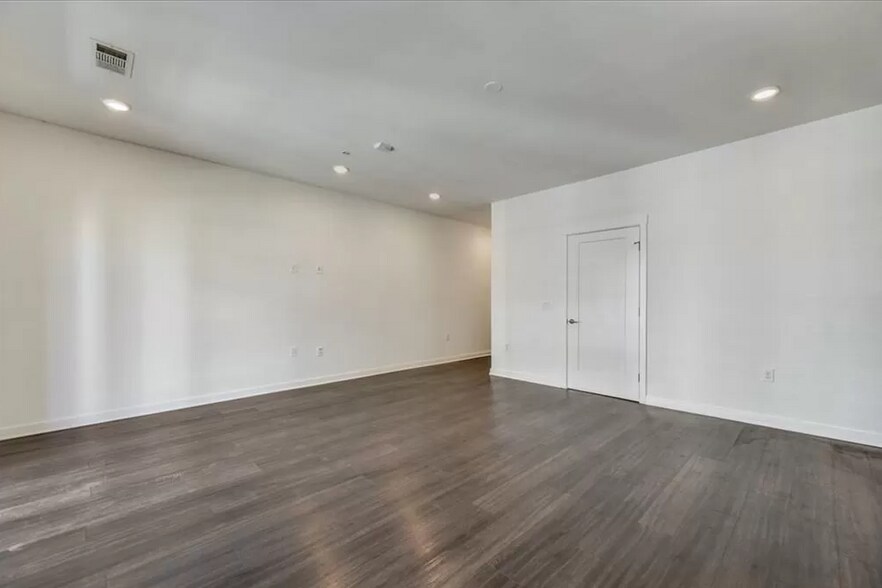 living - 4361 S Congress Ave