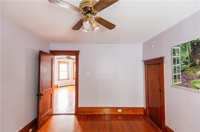 Building Photo - 455 Child St