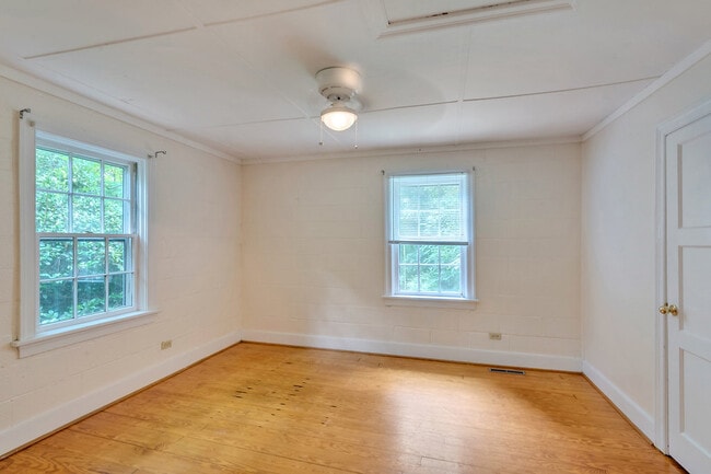 Building Photo - 605 Shepards Hill Rd