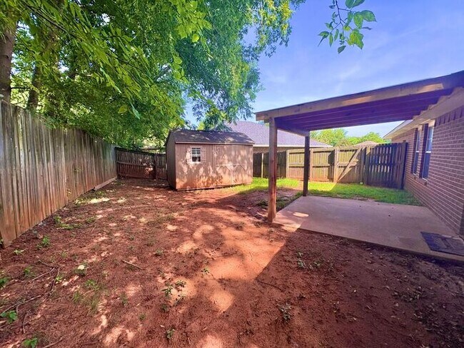 Building Photo - Available Now! Charming and Contemporary 3...