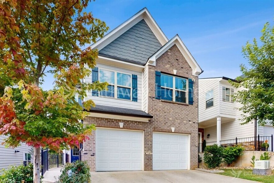 Building Photo - 3950 Lake Manor Way