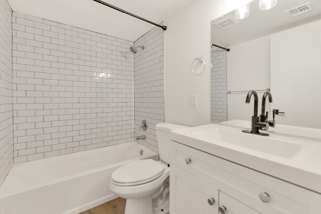 Building Photo - SPECTACULAR 1 BEDROOM 1 BATHROOM LOWER LEV...