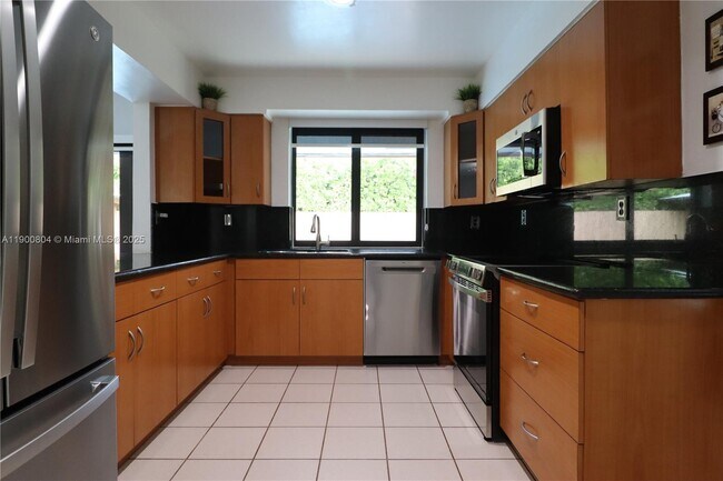 Building Photo - 10615 SW 129th Ct