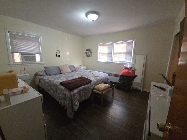 Building Photo - 1410 45th St