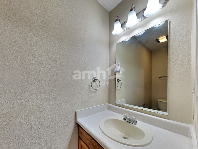 Building Photo - 9017 Stonewall Dr