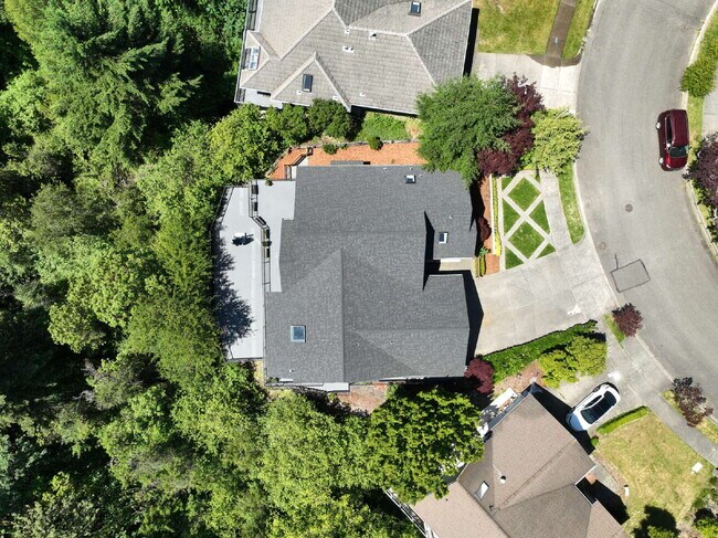 Building Photo - Sophisticated and Elegant home is located in Harbor Ridge at Browns Point. Spacious 4 bedroom, 4 ...