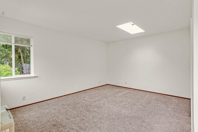Building Photo - 1163 Crespi Dr