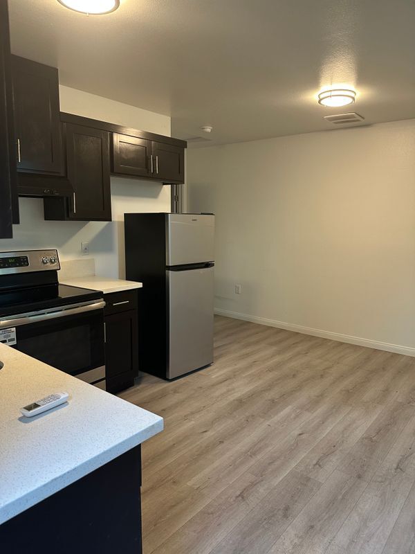 Building Photo - 1351 1/4 East 41st Place