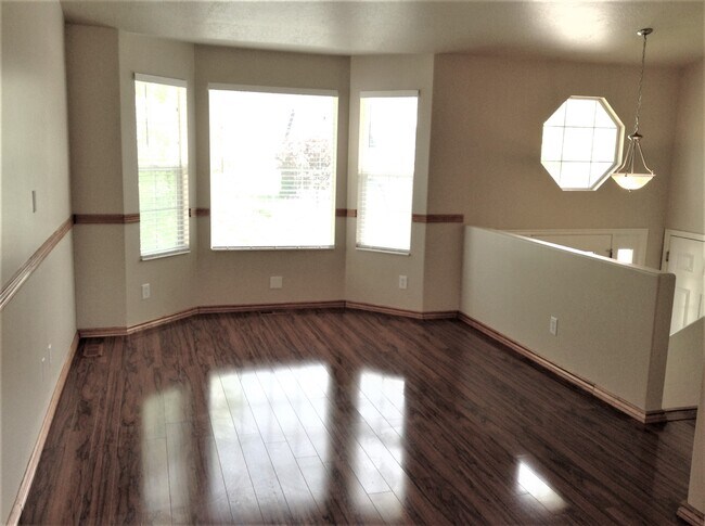 Building Photo - 929 Canfield Dr