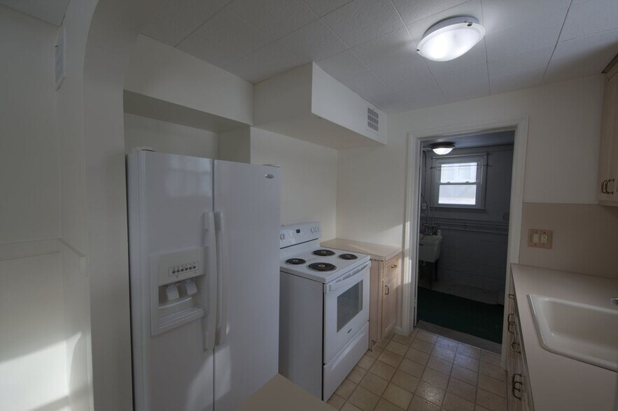 Building Photo - 9249 Whitall Ln