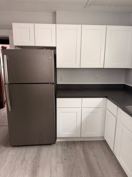 Building Photo - 412 Hillview Plz