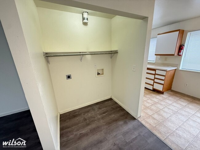 Building Photo - 630 N 5th Ave