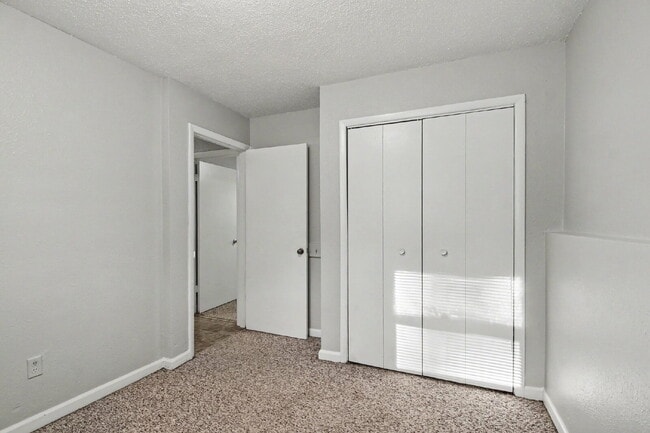 Building Photo - Cozy 2 bedroom Sanford Apartment Rental - $900/Month