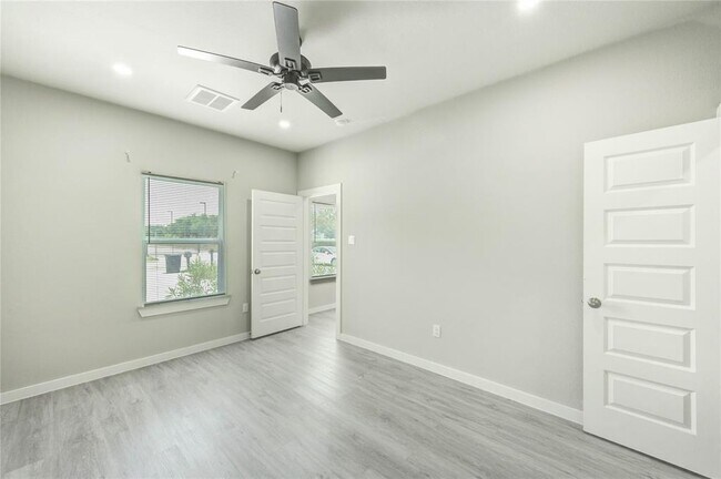 Building Photo - 8157 Tate St