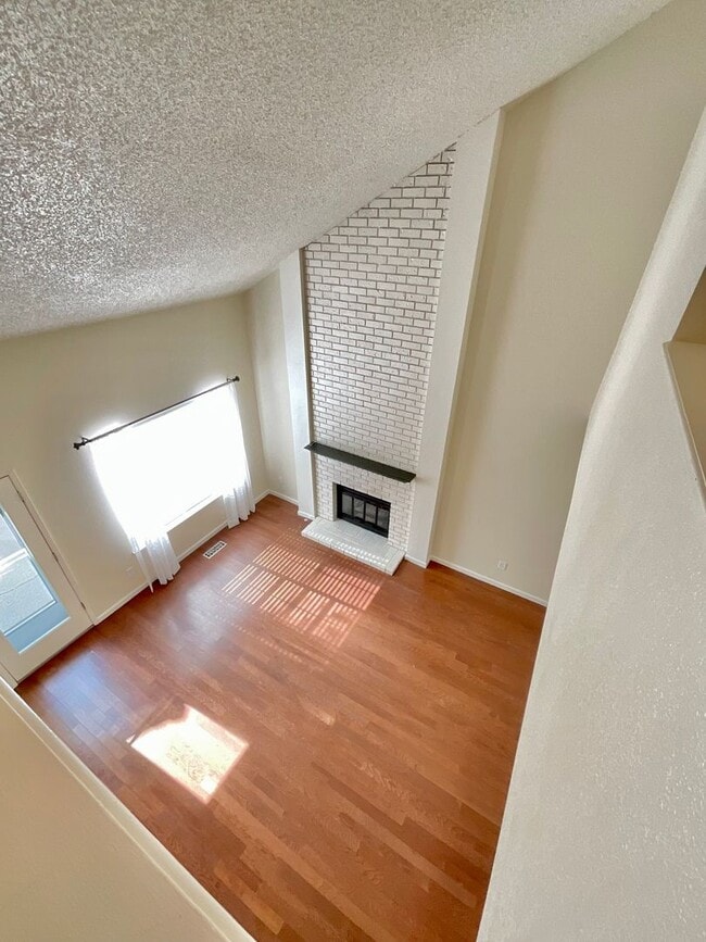 Building Photo - Northgate Village -  3 bedroom, 2.5 bath Townhouse!