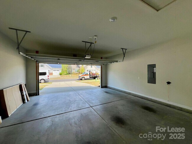 Building Photo - 25017 Westwick Ln