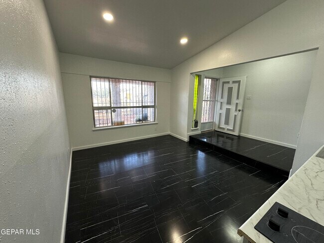 Building Photo - 10408 Medwood Dr