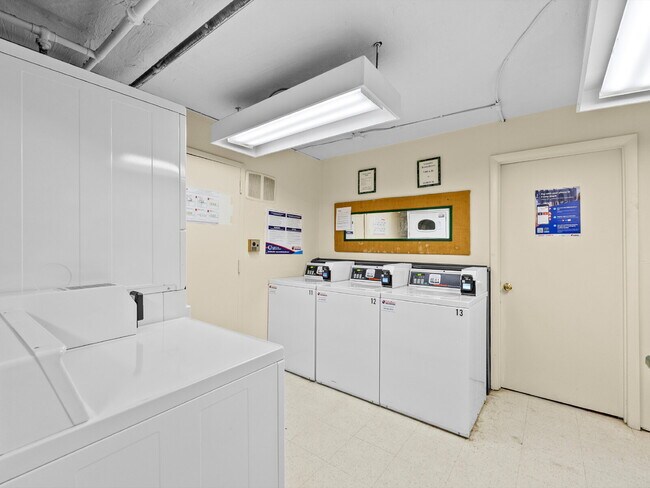 Building Photo - Enjoy Comfortable Arlington Living at Old Glebe Road!