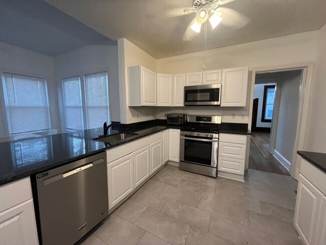 Building Photo - Brookland Grand 4917 sqft 8bd 3.5bth Home | Huge Front Porch | Large Back Yard