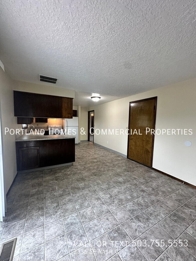 Building Photo - 2336 SE Nash Ct
