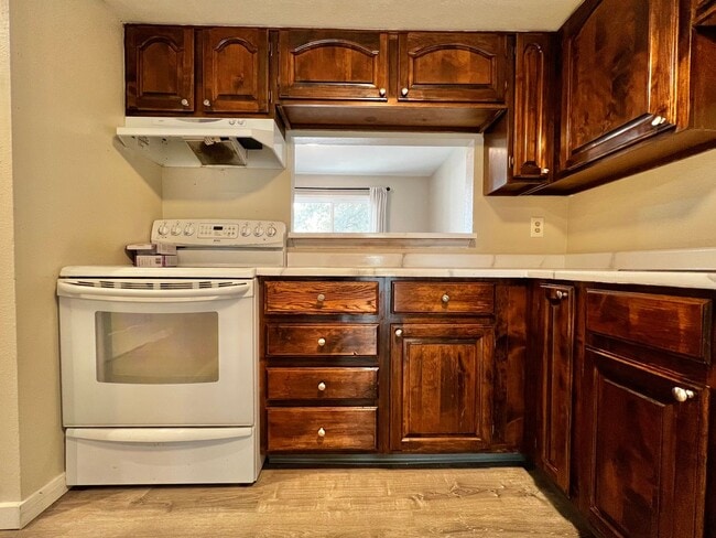 Building Photo - Charming 2 Bed 1.5 Bath Townhome in West F...