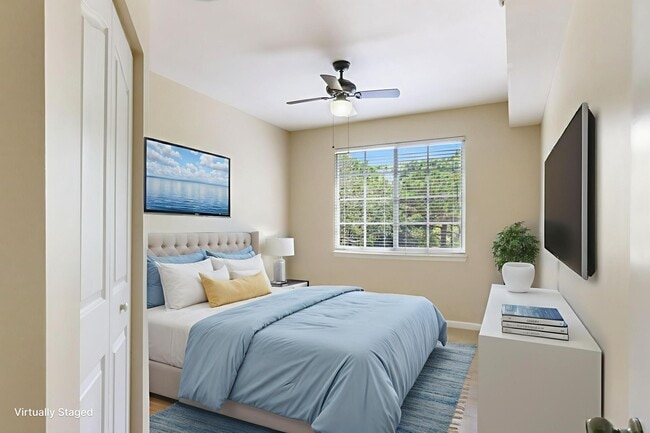 Building Photo - 3205 Myrtlewood Cir E