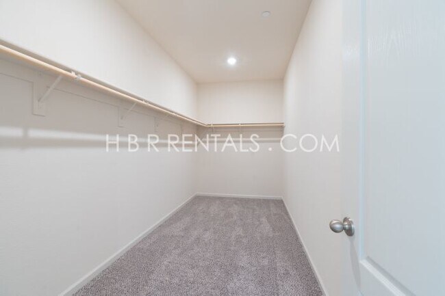 Building Photo - Modern & Spacious SINGLE STORY 4-Bedroom Home in Manteca – Fresh Updates & Comfortable Living