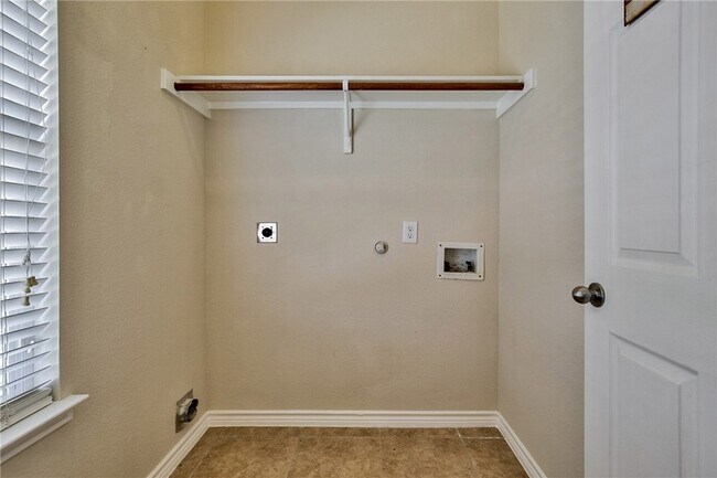 Building Photo - 1701 Kennessaw Dr