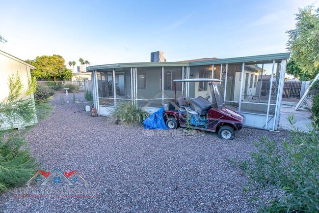 Building Photo - 5706 E Des Moines St