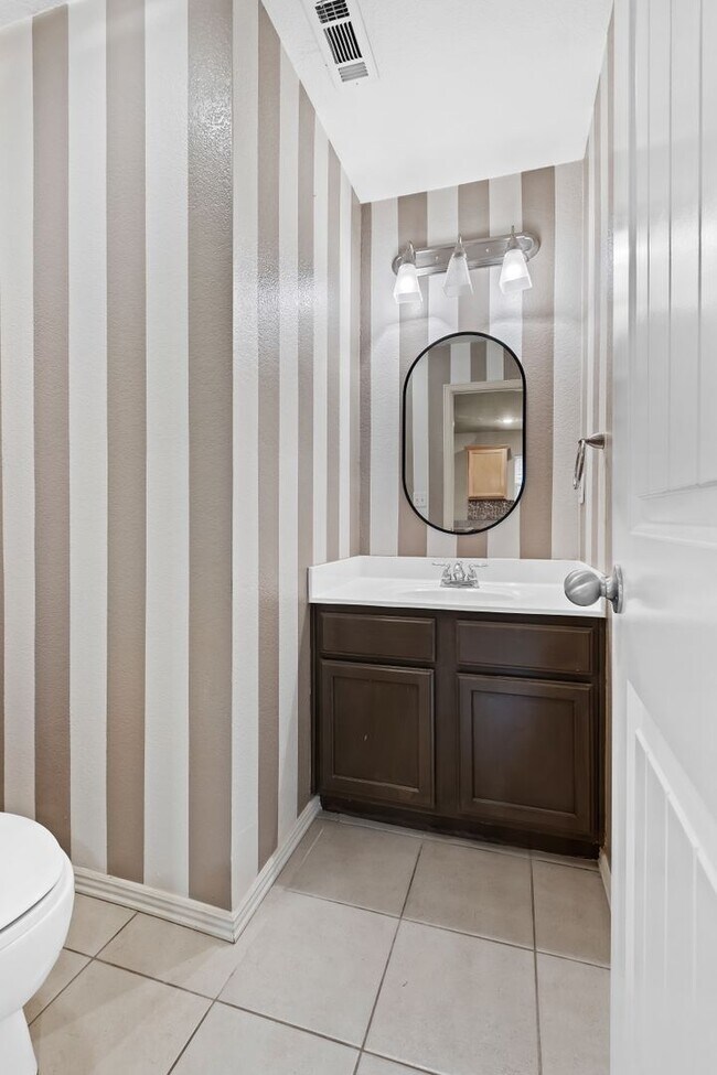 Building Photo - Wonderful two-story house