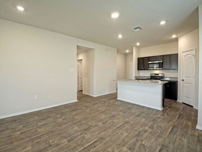 Building Photo - 4 BR/ 2BA - 1612 SF - Seguin in Arroyo Ranch!