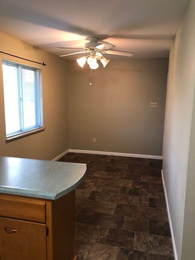 Building Photo - 3 BR 2 BA Ranch