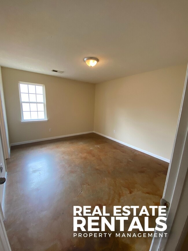 Building Photo - 1817 Emanuel Ave