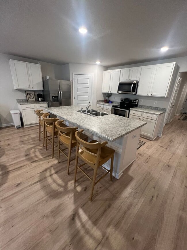 Building Photo - Woodlands 4 bed 2 bath gem !