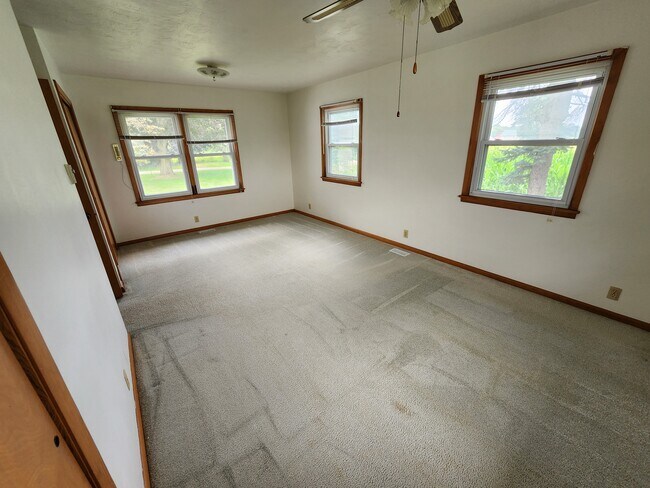 Building Photo - 7146 Tamarack Rd