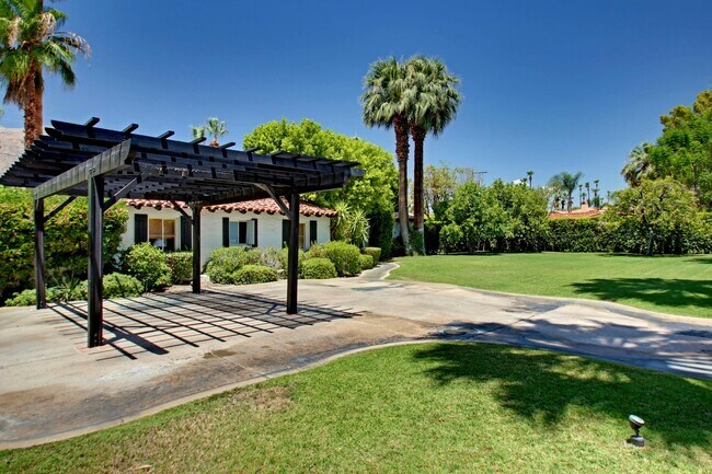 Building Photo - 839 N Avenida Olivos