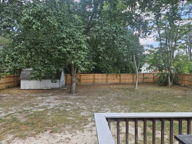 Building Photo - 1818 Cherokee Dr