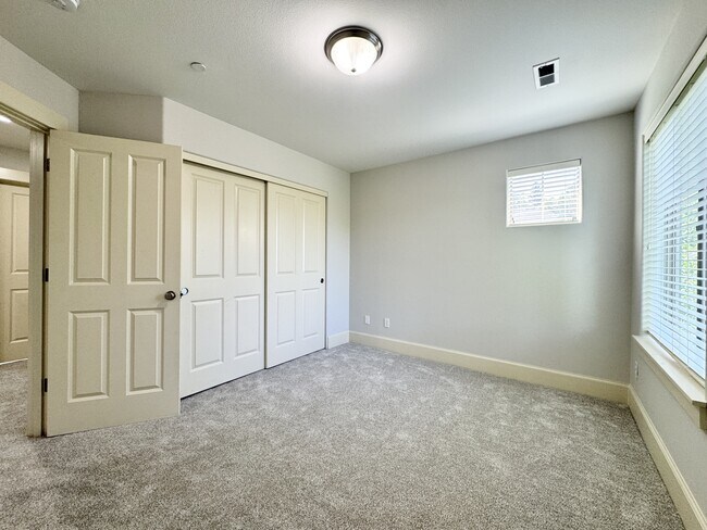 Building Photo - 11347 NW Kimble Ct