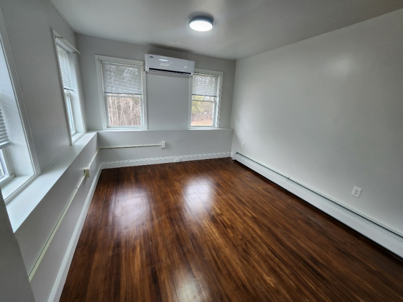 Building Photo - 3270 Airport Rd