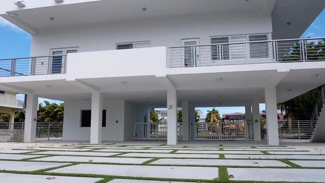 Building Photo - 229 W Seaview Cir
