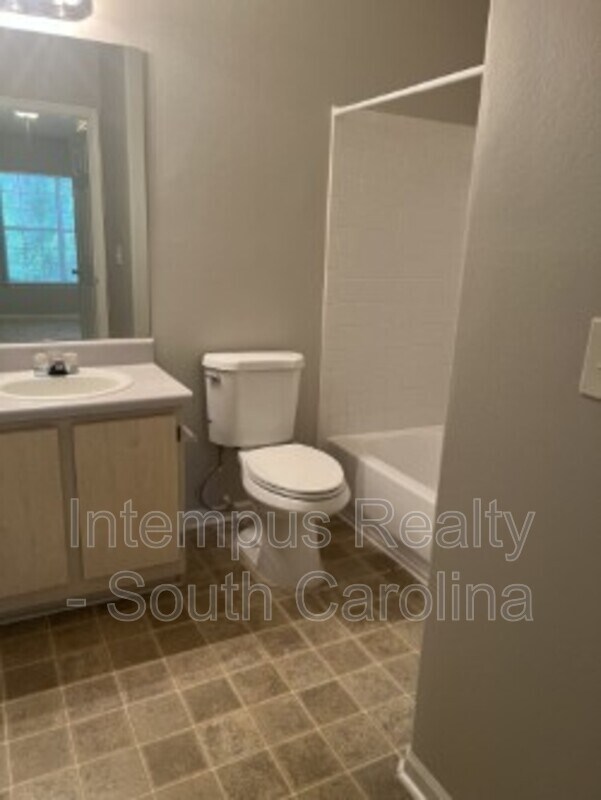 Building Photo - 897 Fording Island Rd