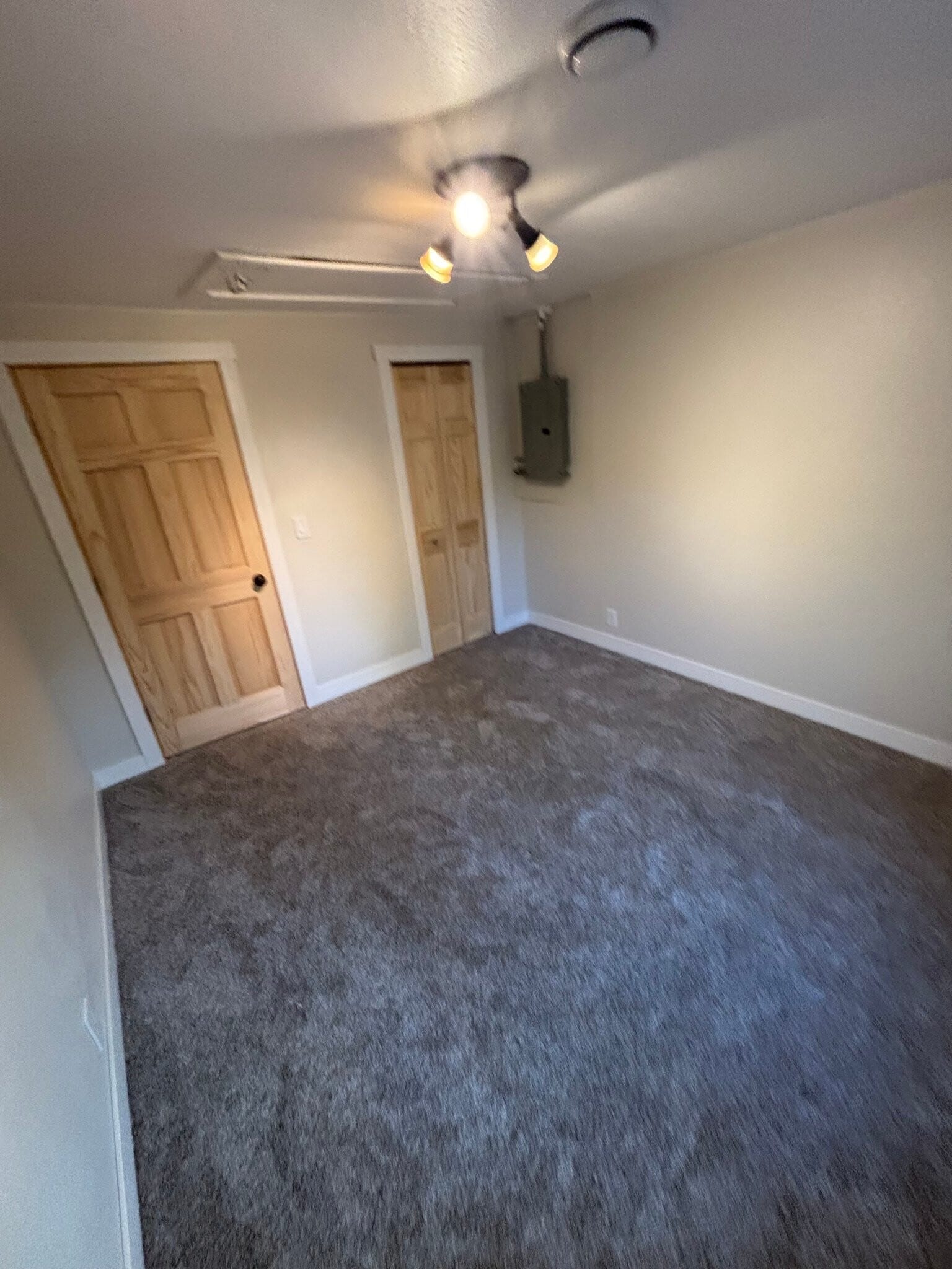 Building Photo - 1701 W Porter St