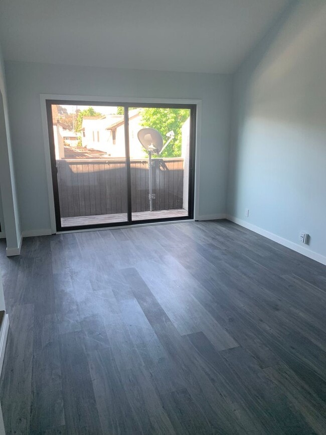 Building Photo - Beautiful 2 Bed 2.5 Bath Condo Home in Poi...