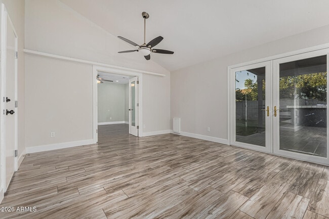 Building Photo - 3217 N Ellis St